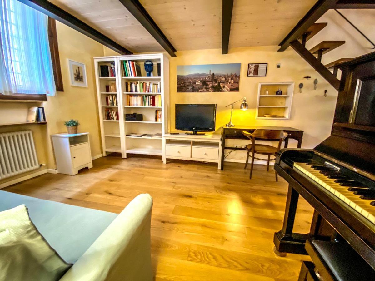 The Pianist S House In The Heart Of Bologna Apartment Exterior photo